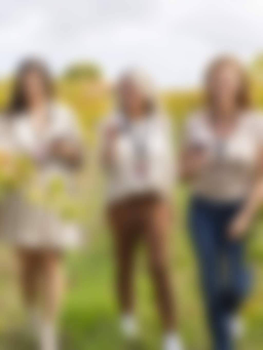 Hidden de Tours ladies in the vines