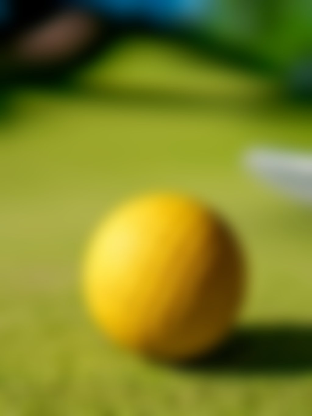 Mini golf with yellow ball