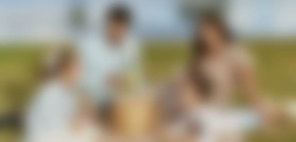 Family picnic at Oakover