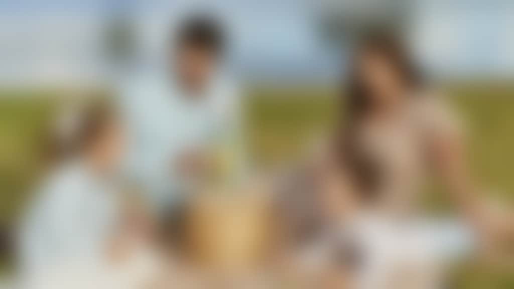 Family picnic at Oakover