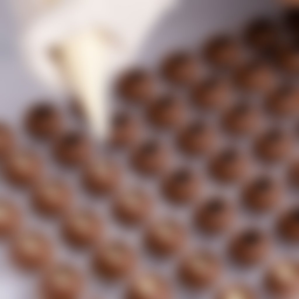 MRCC piping filling into truffles g